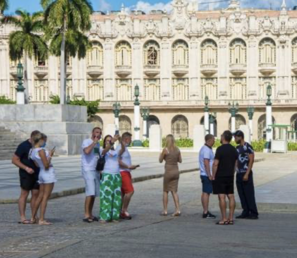 Tres Destinos Que No Te Puedes Perder Si Viajas A Cuba