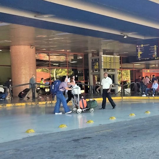 Aeropuerto Habana pasajeros maletas