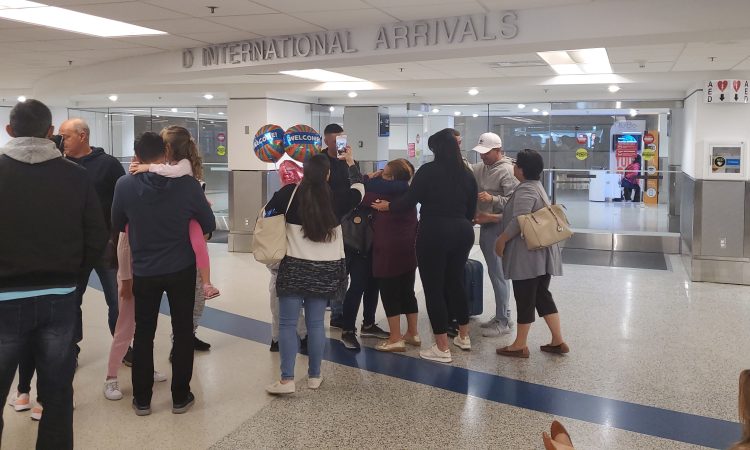Reunificacion familiar cubano visa aeropuerto miami (6)
