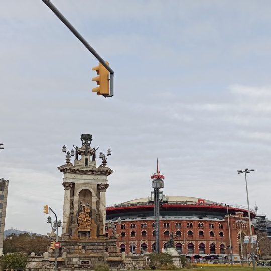 Plaza de toros de las arenas y plaza de España en Barcelona