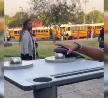 Escuelas-de-EEUU-obligan-a-estudiantes-a-guardar-sus-celulares