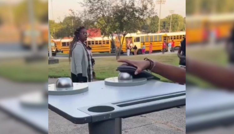 Escuelas-de-EEUU-obligan-a-estudiantes-a-guardar-sus-celulares