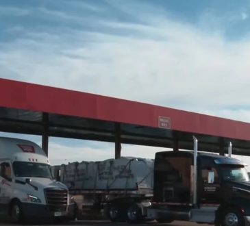 ICE detiene a más de 100 camioneros ilegales en California: Redadas tras una serie de accidentes mortales