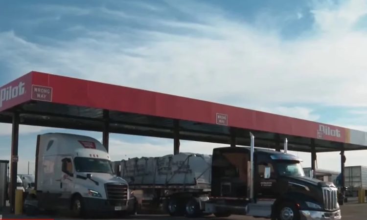 ICE detiene a más de 100 camioneros ilegales en California: Redadas tras una serie de accidentes mortales